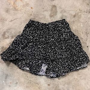 Floral black and white mini flowy skirt